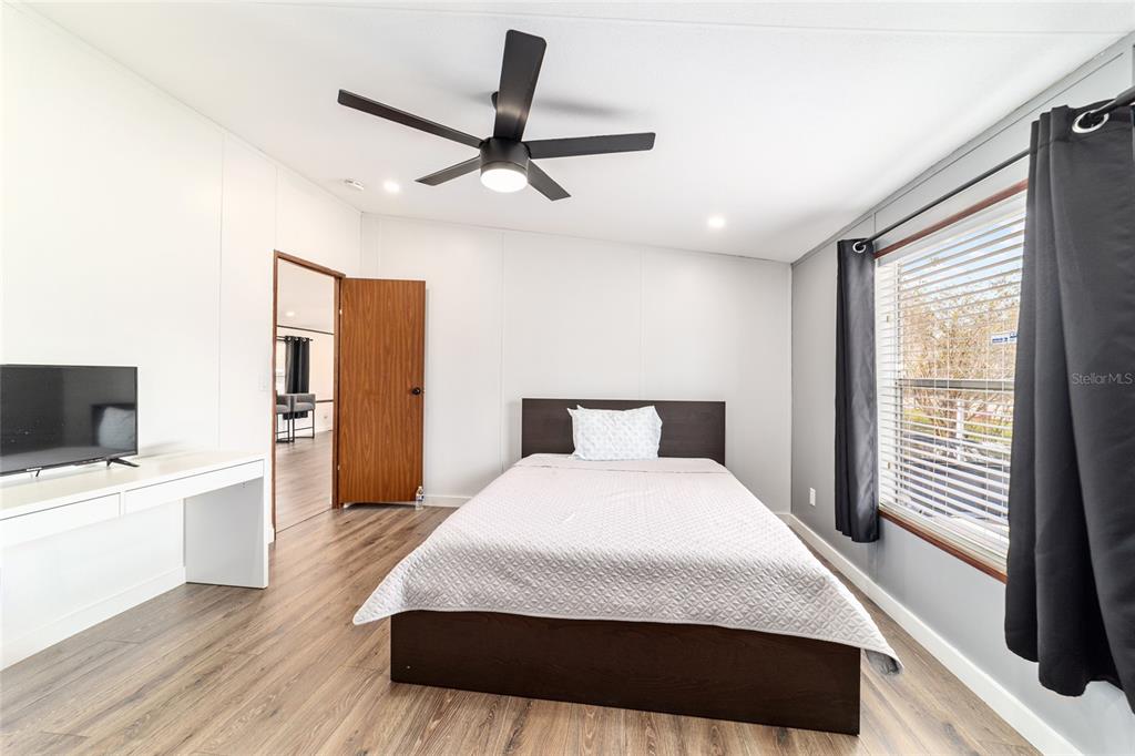 5150 Southeast 117th Avenue Morriston, FL 32668 - Photo 38 of 63 a spacious bedroom with a bed and a flat screen tv