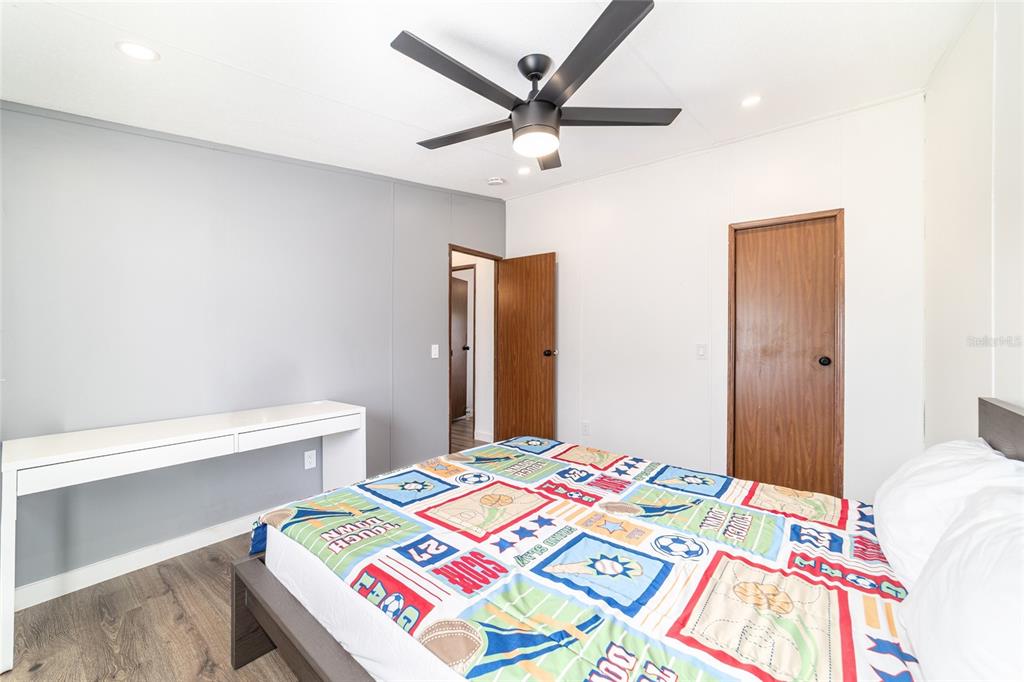 5150 Southeast 117th Avenue Morriston, FL 32668 - Photo 41 of 63 a bedroom with a bed and a table in it