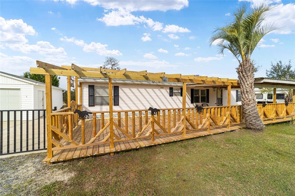 5150 Southeast 117th Avenue Morriston, FL 32668 - Photo 6 of 63 a view of a house with wooden fence