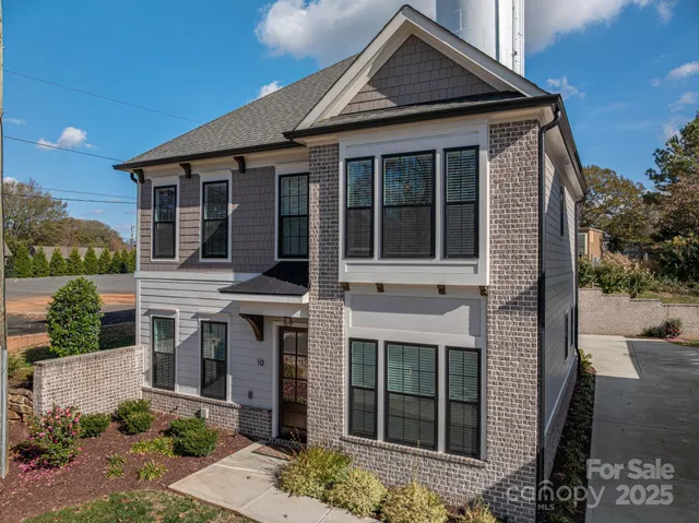 $890,000 | 10 Oak Street, Belmont, NC 28012