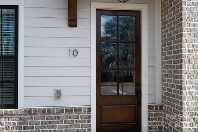 $890,000 | 10 Oak Street, Belmont, NC 28012