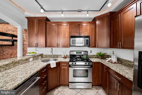 $439,000 | 719 South Eaton Street, Baltimore, MD 21224