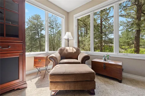 a view of a livingroom with furniture and a ceiling fan
