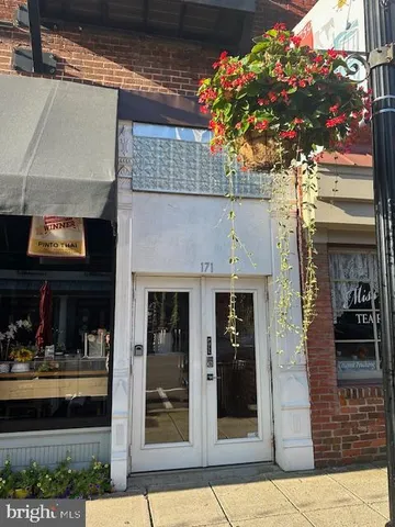 $2,000 | 171 East Davis Street, Unit 200, Culpeper, VA 22701