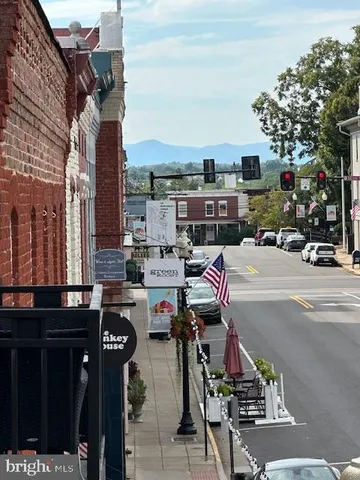 $2,000 | 171 East Davis Street, Unit 200, Culpeper, VA 22701