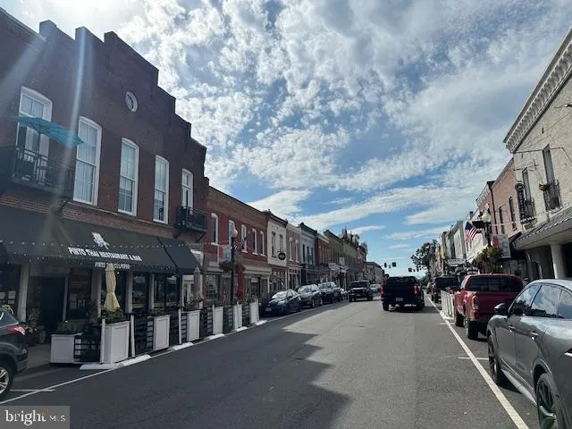 $2,000 | 171 East Davis Street, Unit 200, Culpeper, VA 22701