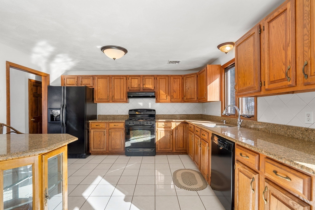 83 Pomfret Road Tewksbury, MA 01876 - Photo 8 of 31 Gallery Image 8