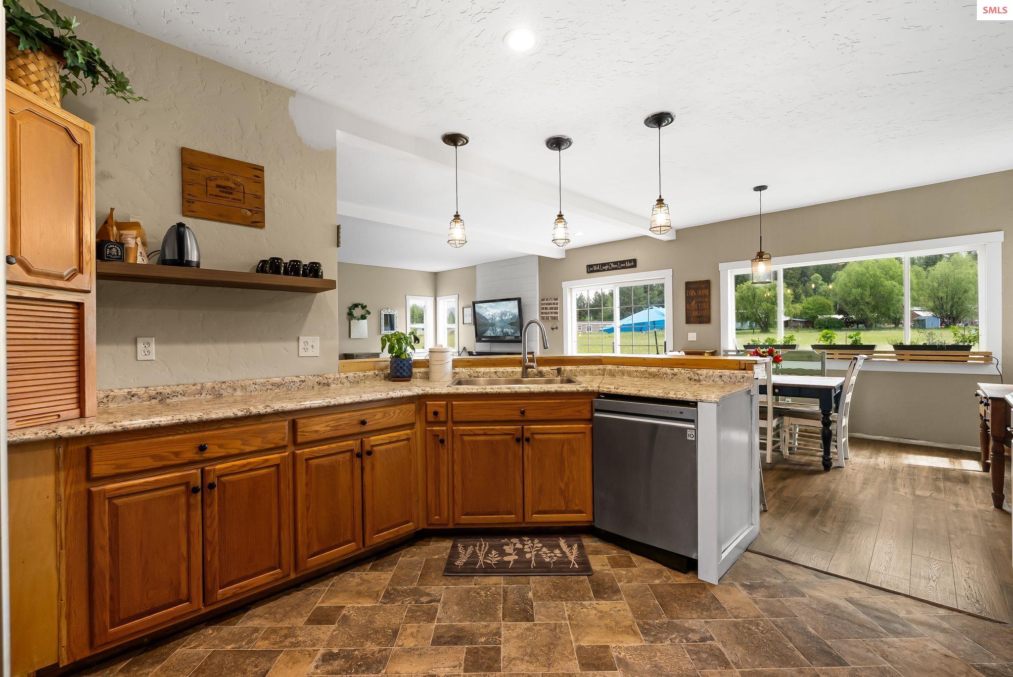 438 Davis Road Sagle, ID 83860 - Photo 11 of 38 Gallery Image 11