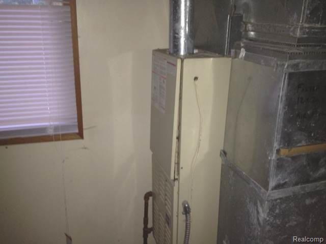 8410 Rivard Avenue Warren, MI 48089 - Photo 11 of 18 IMG_2039.jpg