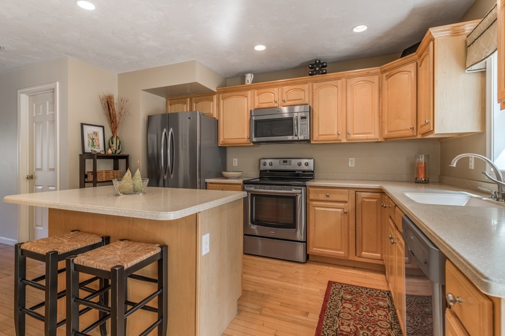 35 Collins Street, Unit 73 Danvers, MA 01923 - Photo 4 of 28