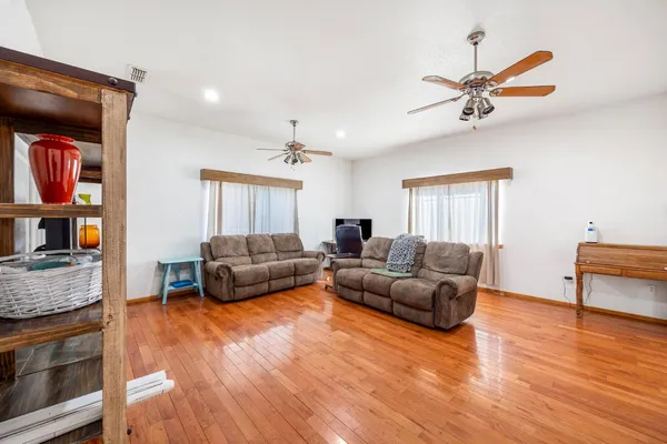$660,000 | 29120 Main Street, Dunnigan, CA 95937