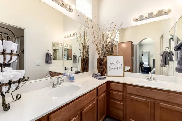 $2,800 | 2250 East Deer Valley Drive, Unit 15, Phoenix, AZ 85024