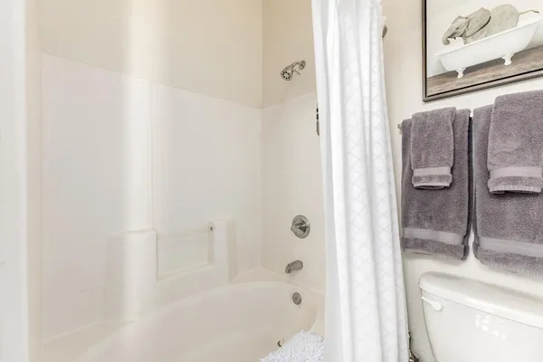 $2,800 | 2250 East Deer Valley Drive, Unit 15, Phoenix, AZ 85024