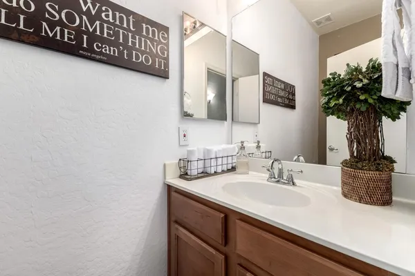 $2,800 | 2250 East Deer Valley Drive, Unit 15, Phoenix, AZ 85024