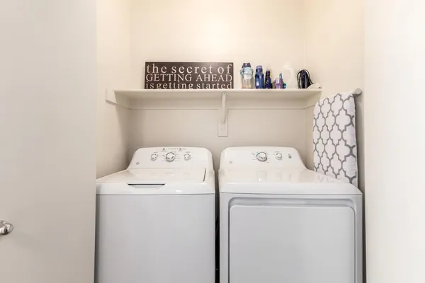 $2,800 | 2250 East Deer Valley Drive, Unit 15, Phoenix, AZ 85024