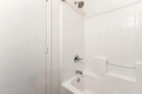 $2,800 | 2250 East Deer Valley Drive, Unit 15, Phoenix, AZ 85024