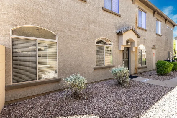 $2,800 | 2250 East Deer Valley Drive, Unit 15, Phoenix, AZ 85024