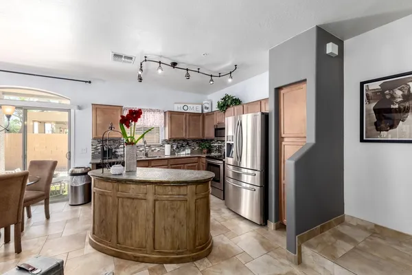 $2,800 | 2250 East Deer Valley Drive, Unit 15, Phoenix, AZ 85024