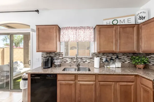 $2,800 | 2250 East Deer Valley Drive, Unit 15, Phoenix, AZ 85024