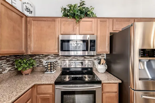 $2,800 | 2250 East Deer Valley Drive, Unit 15, Phoenix, AZ 85024