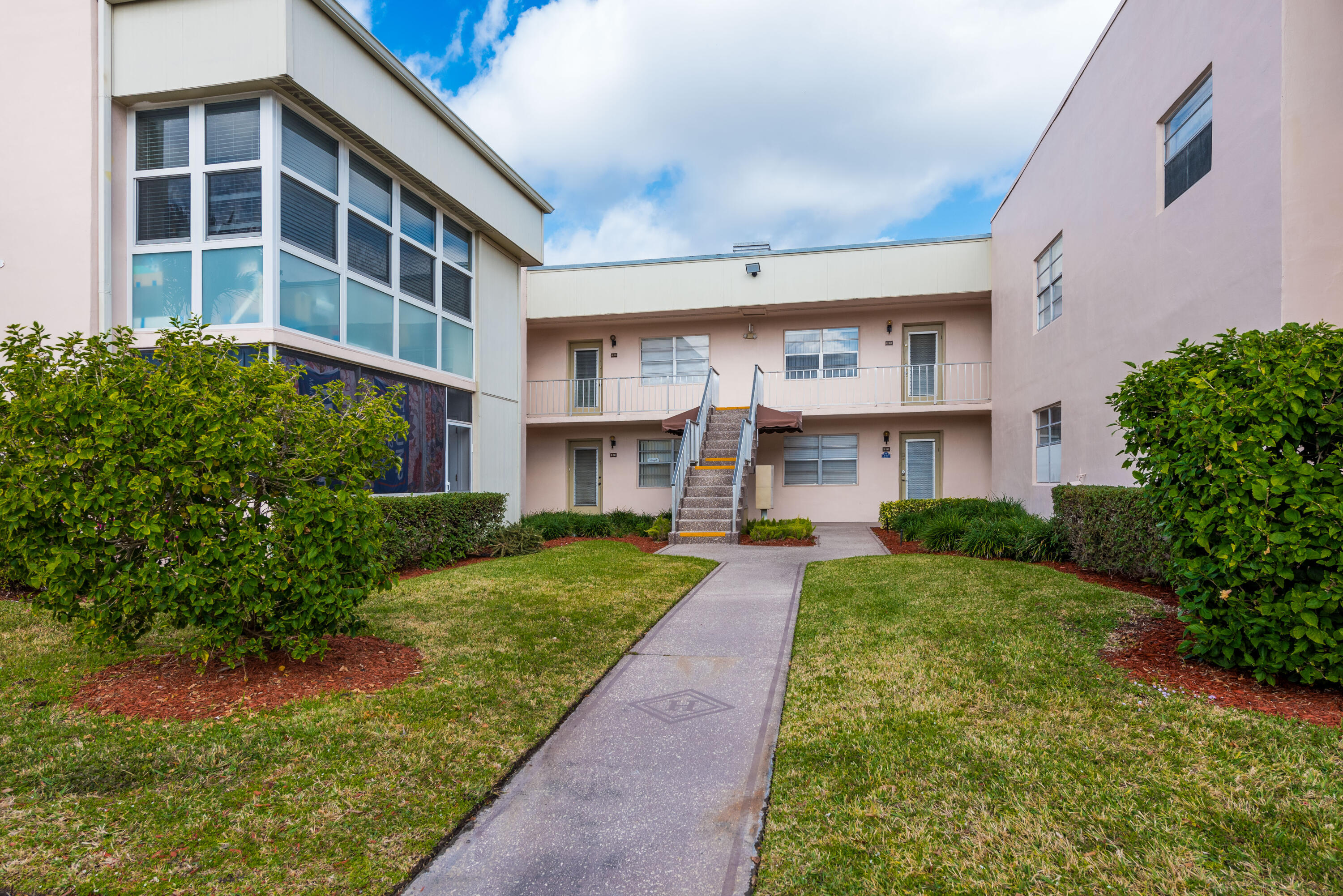 369 Capri H, Unit 369 Delray Beach, FL 33484 - Photo 17 of 36 369 Capri H Kings Point -2
