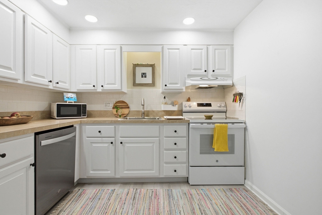 163 Center Street, Unit 4 Dennis, MA 02639 - Photo 4 of 18