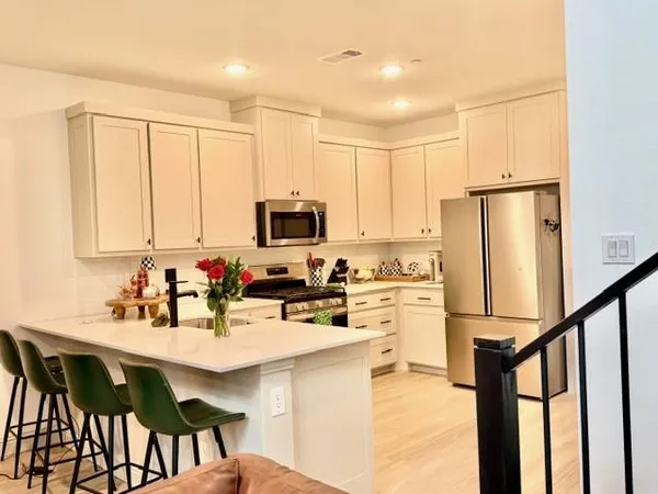 $2,700 | 420 Parkside Drive, Argyle, TX 76226