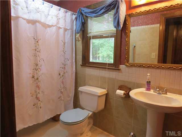 571 Lee Road, Unit B Clayton, NC 27520 - Photo 17 of 25 Master bath room