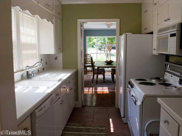 1507 Independence Road Greensboro, NC 27408 - Photo 4 of 15 Kitchen.