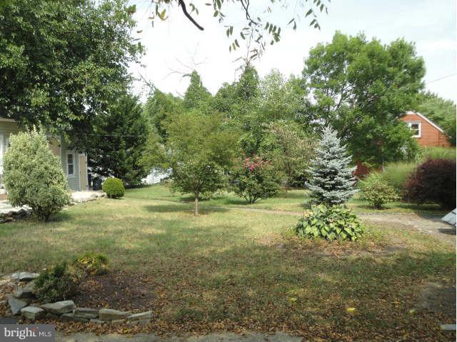 7520 Philadelphia Road Rosedale, MD 21237 - Photo 2 of 27 Landscaped garden