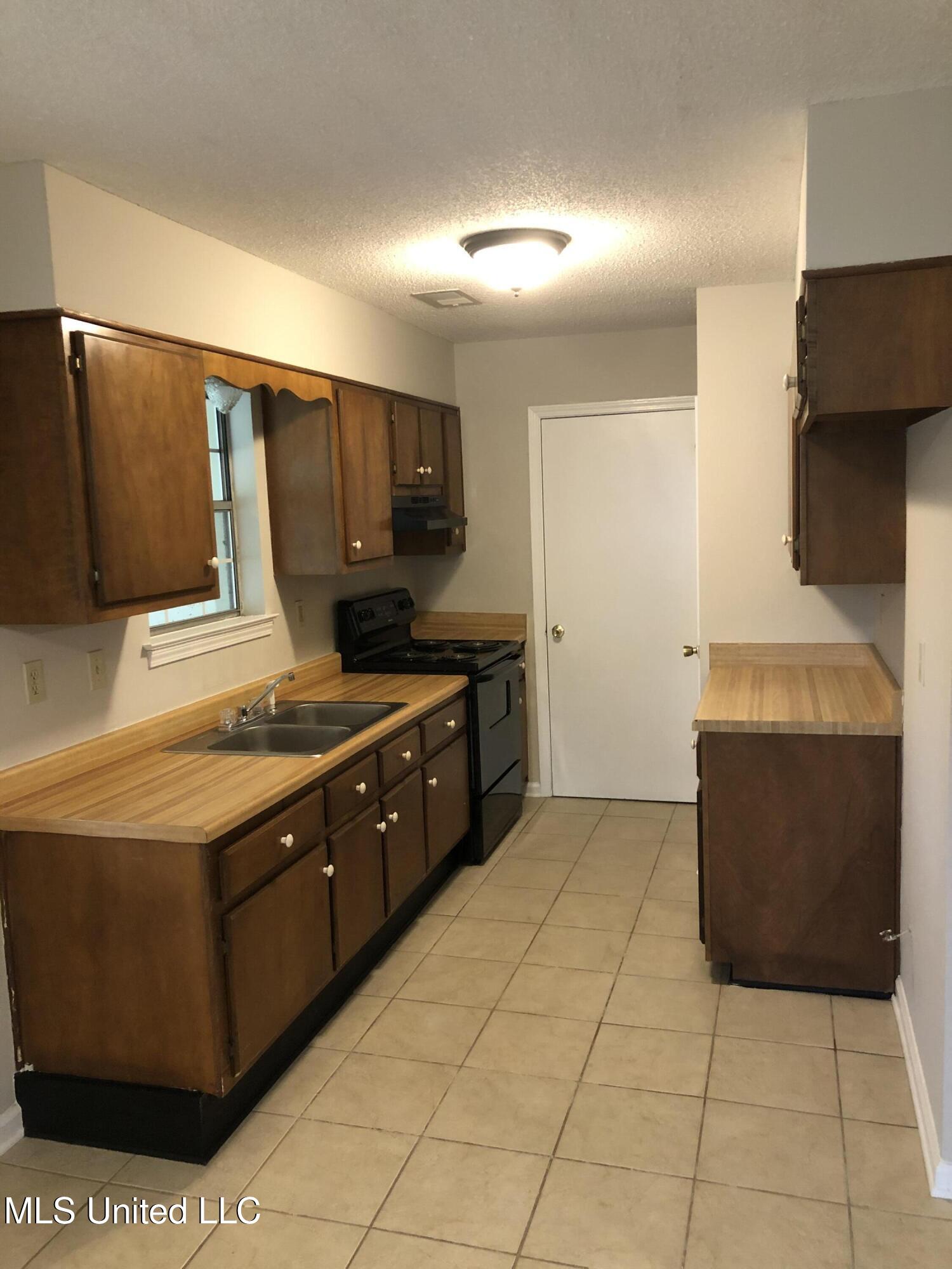 6115 Forestgate Road Horn Lake, MS 38637 - Photo 2 of 8 Photo Apr 27 2023, 10 51 42 AM