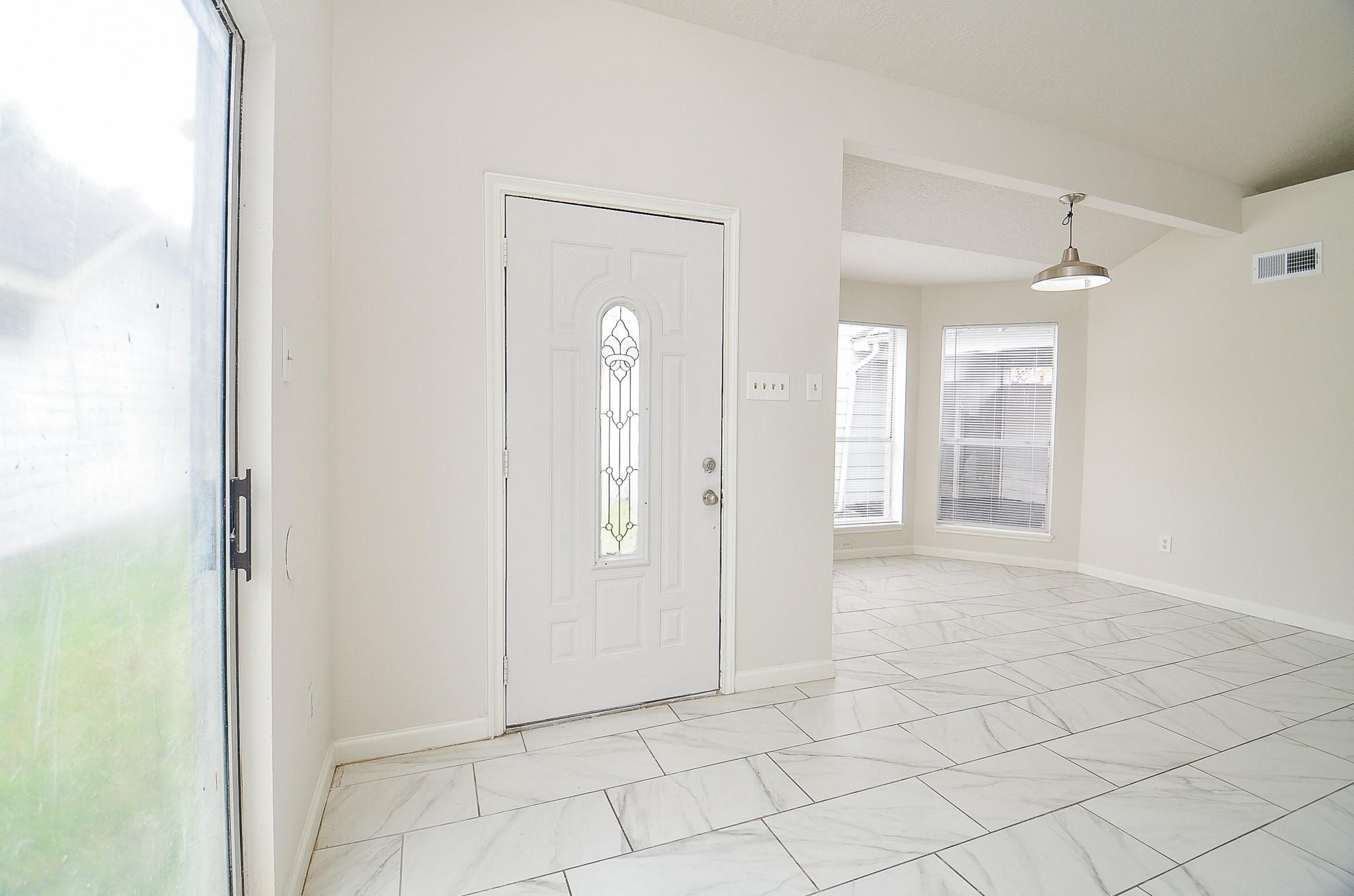 11818 Spring Grove Drive Houston, TX 77099 - Photo 4 of 18