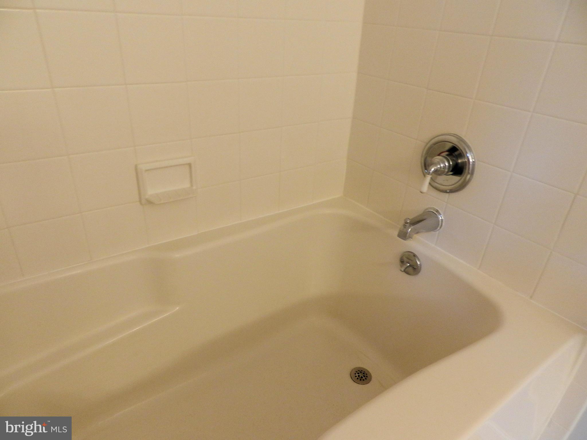 3325 Forge Hill Road Street, MD 21154 - Photo 26 of 30 Large Tub with Tile surround.