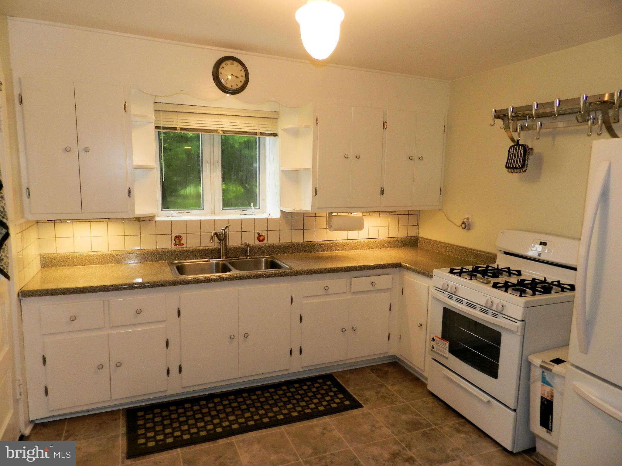 3325 Forge Hill Road Street, MD 21154 - Photo 7 of 30 Brand New Stove and Kitchen Flooring