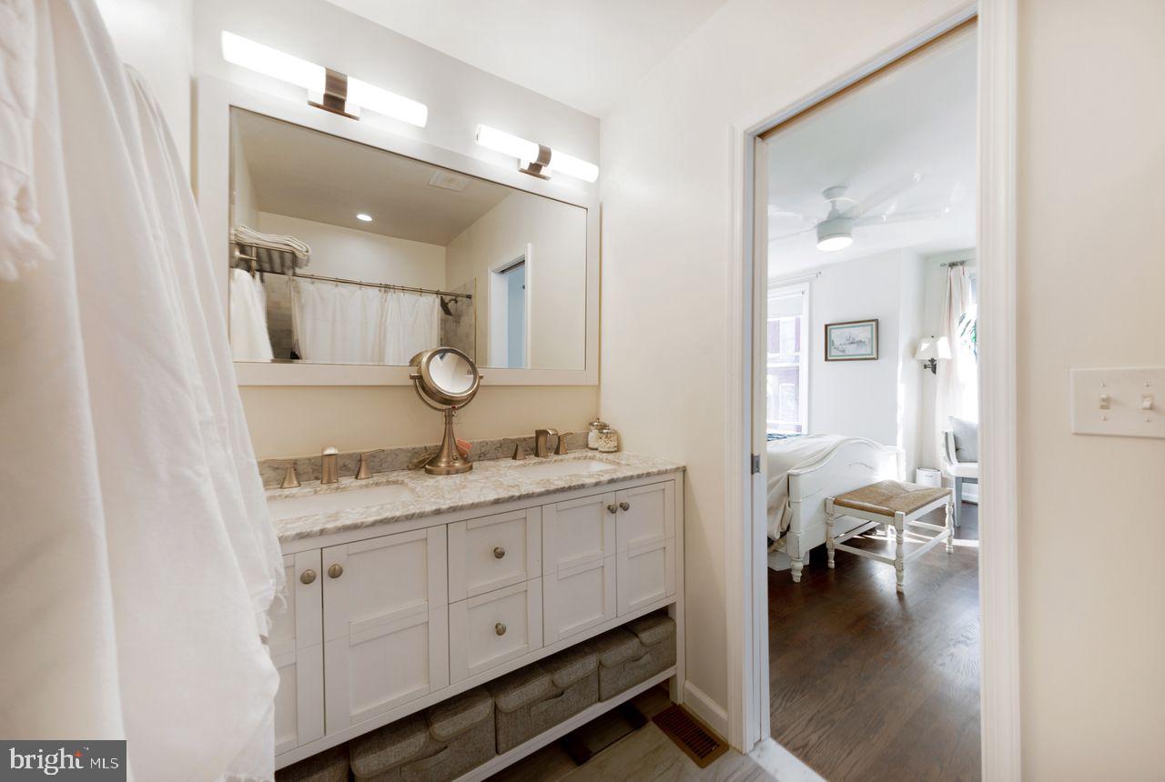 650 Acker Place Northeast Washington, DC 20002 - Photo 22 of 37 Primary Bath Ensuite...