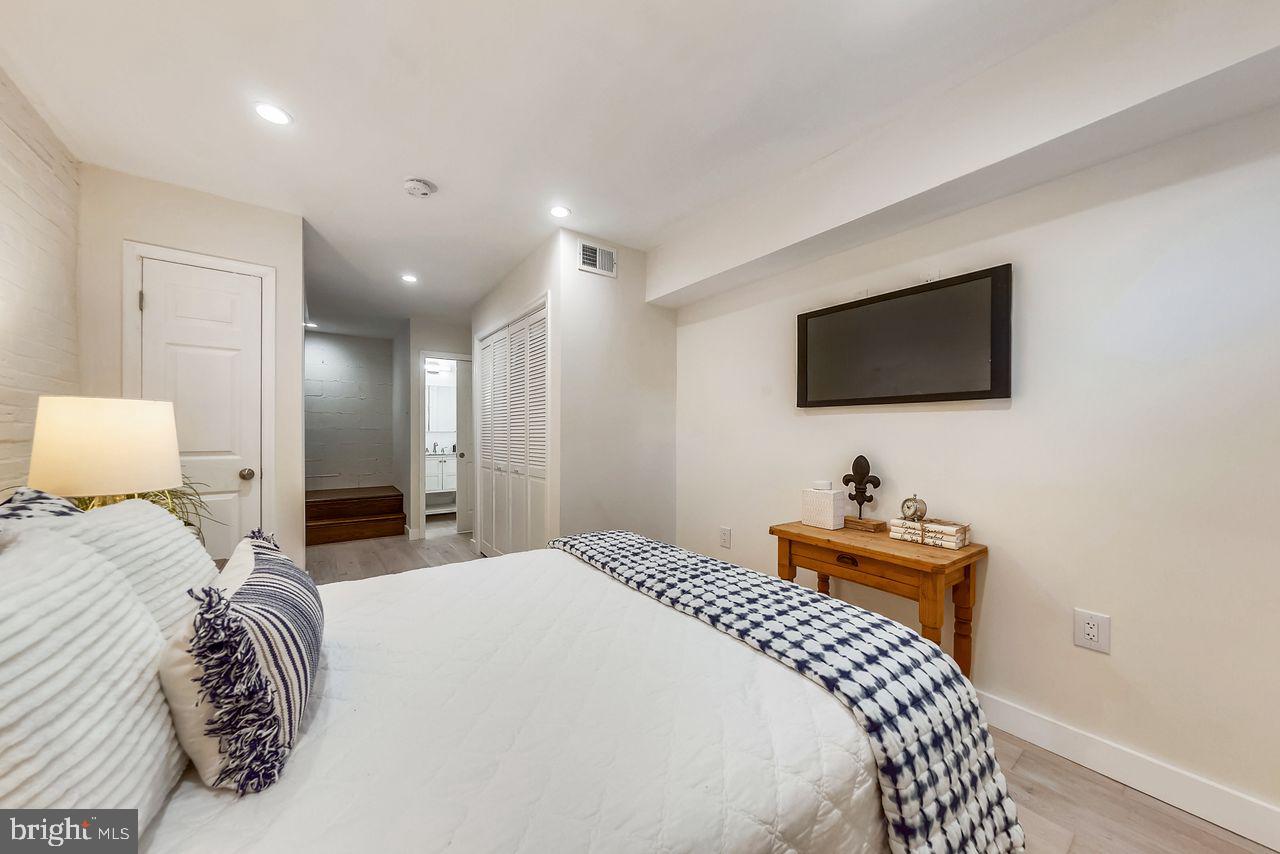 650 Acker Place Northeast Washington, DC 20002 - Photo 33 of 37 ...or all three with a pullout