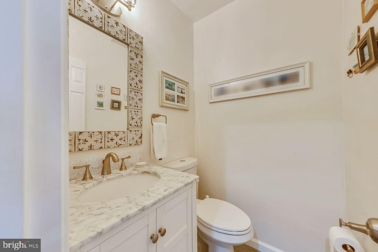 650 Acker Place Northeast Washington, DC 20002 - Photo 6 of 37 1st floor powder room