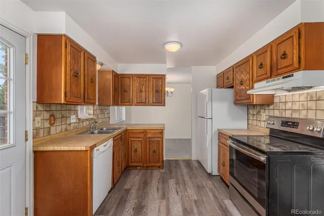 a kitchen that has a sink and a stove
