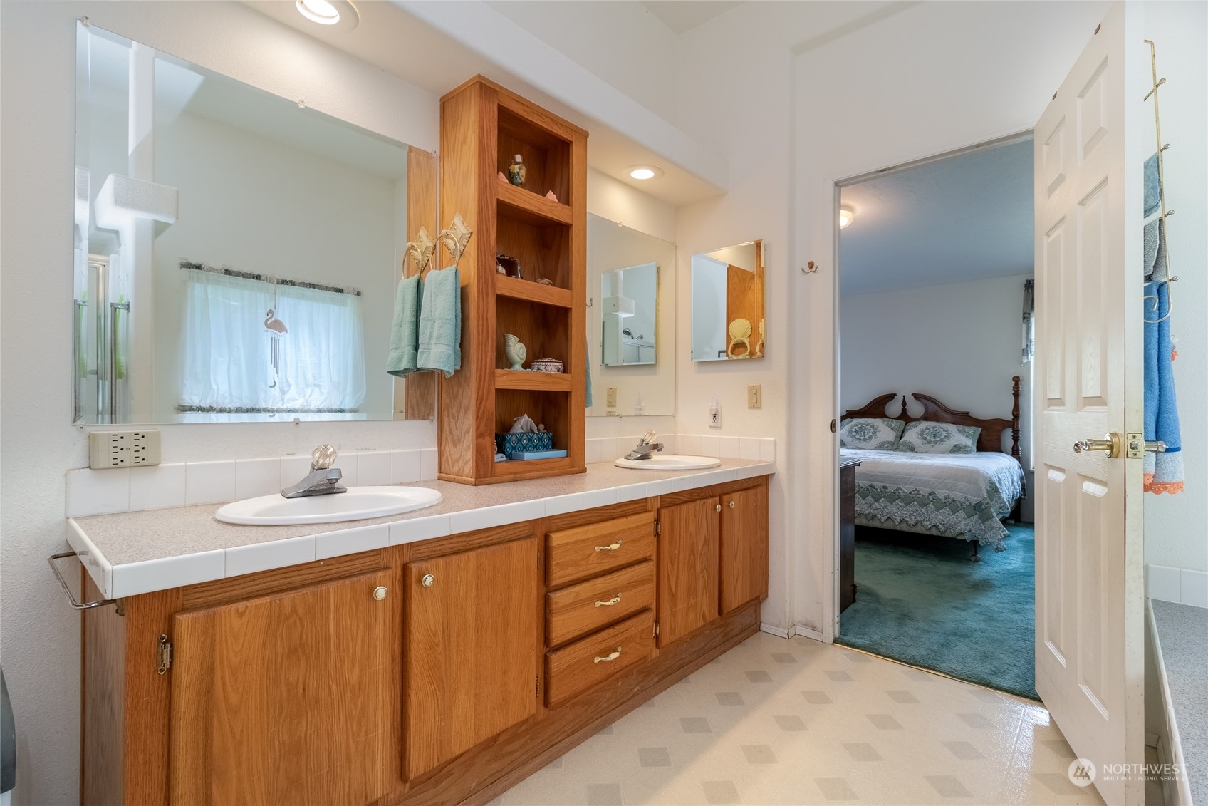 1444 Stovall Road Walla Walla, WA 99362 - Photo 20 of 27 a en suite bathroom with a sink and a mirror