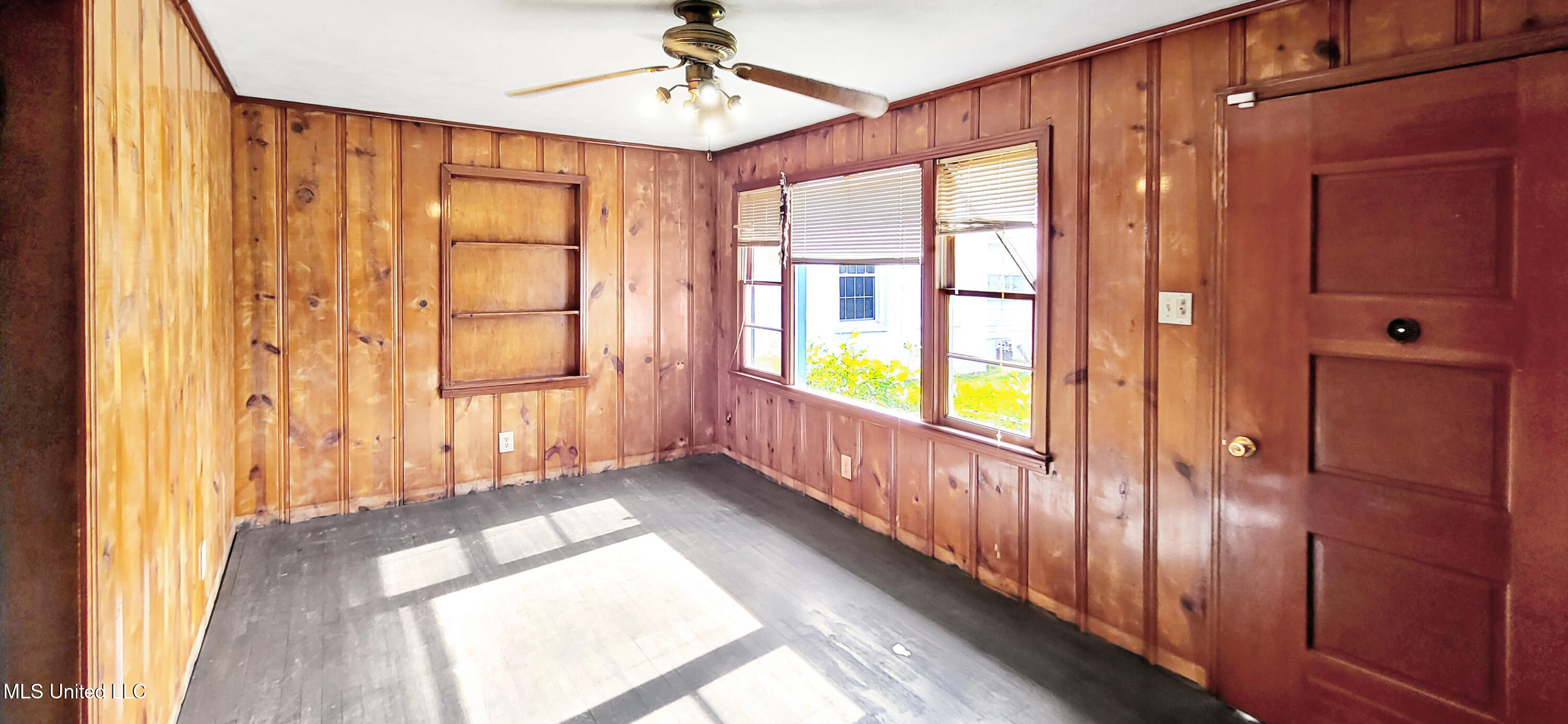 1914 19th Avenue Gulfport, MS 39501 - Photo 2 of 10 20250419_164047