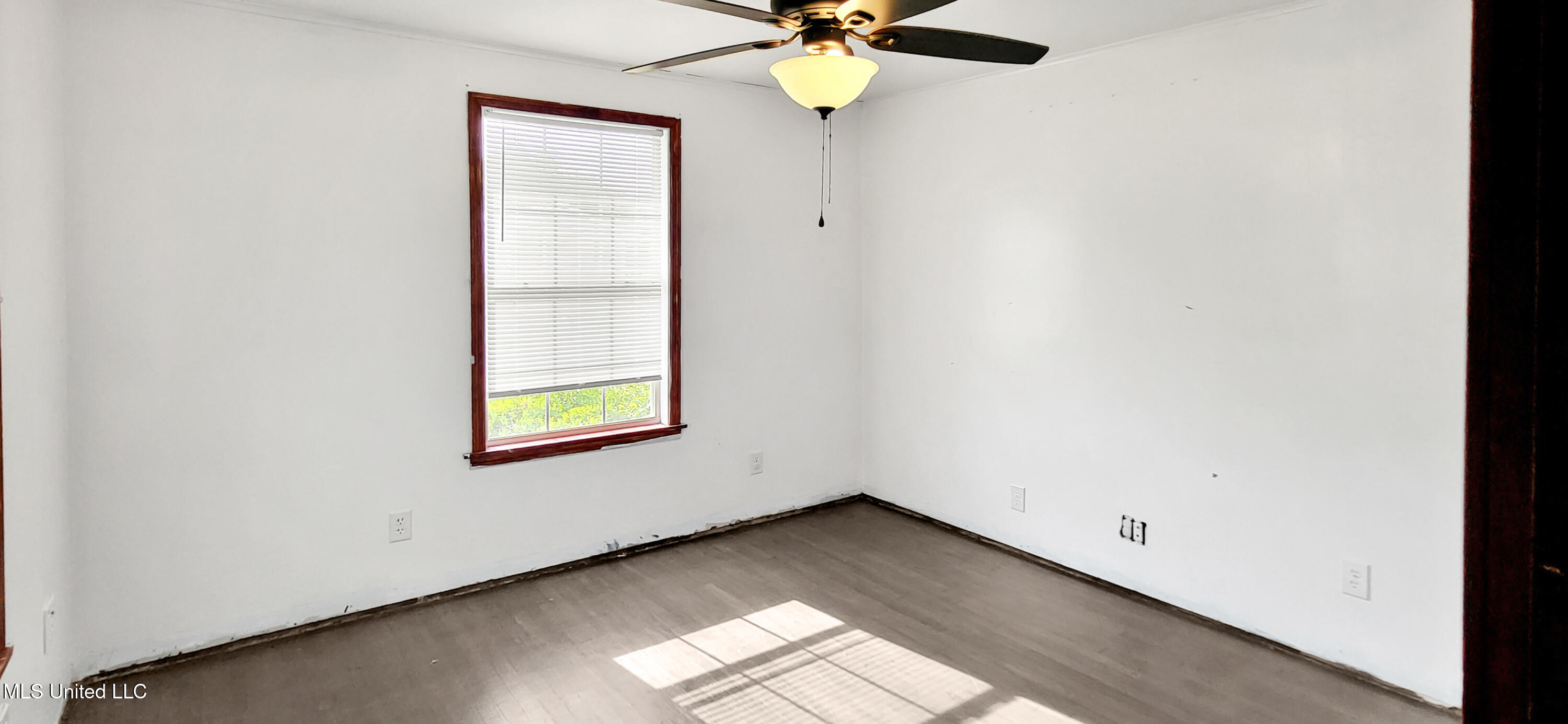 1914 19th Avenue Gulfport, MS 39501 - Photo 4 of 10 20250419_164109