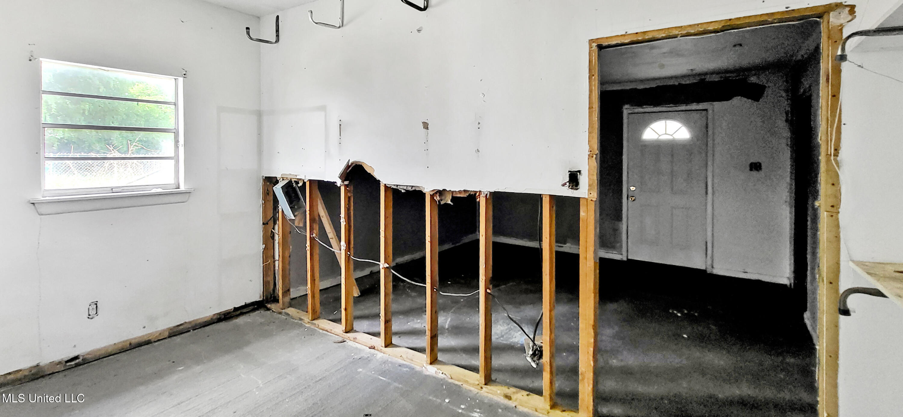 1914 19th Avenue Gulfport, MS 39501 - Photo 8 of 10 20250419_164323