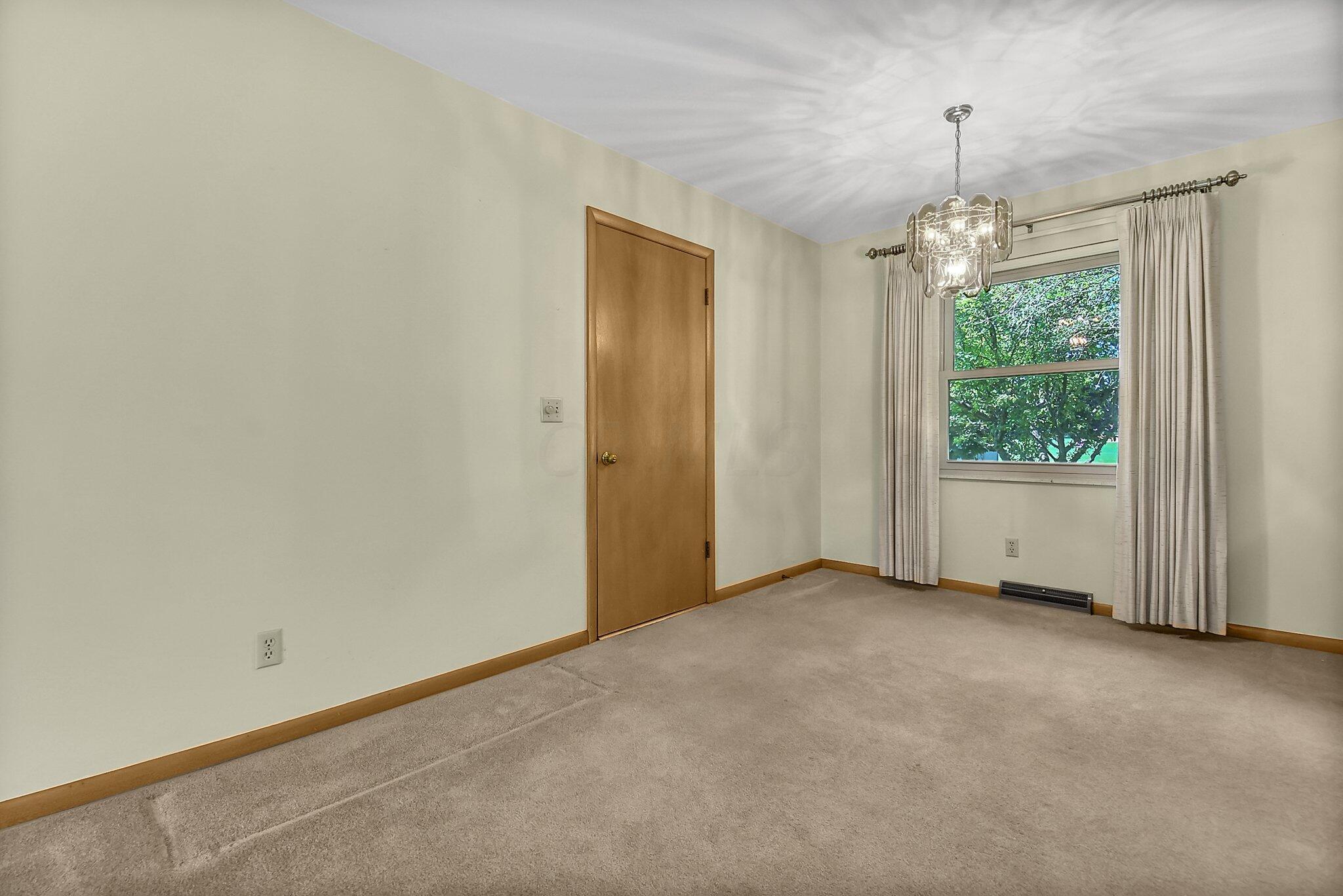429 Amity Road Galloway, OH 43119 - Photo 7 of 27 Dining room view w/entry to garage.
