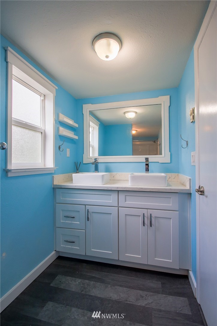 2505 Rocky Point Road Northwest Bremerton, WA 98312 - Photo 9 of 18 Gallery Image 9