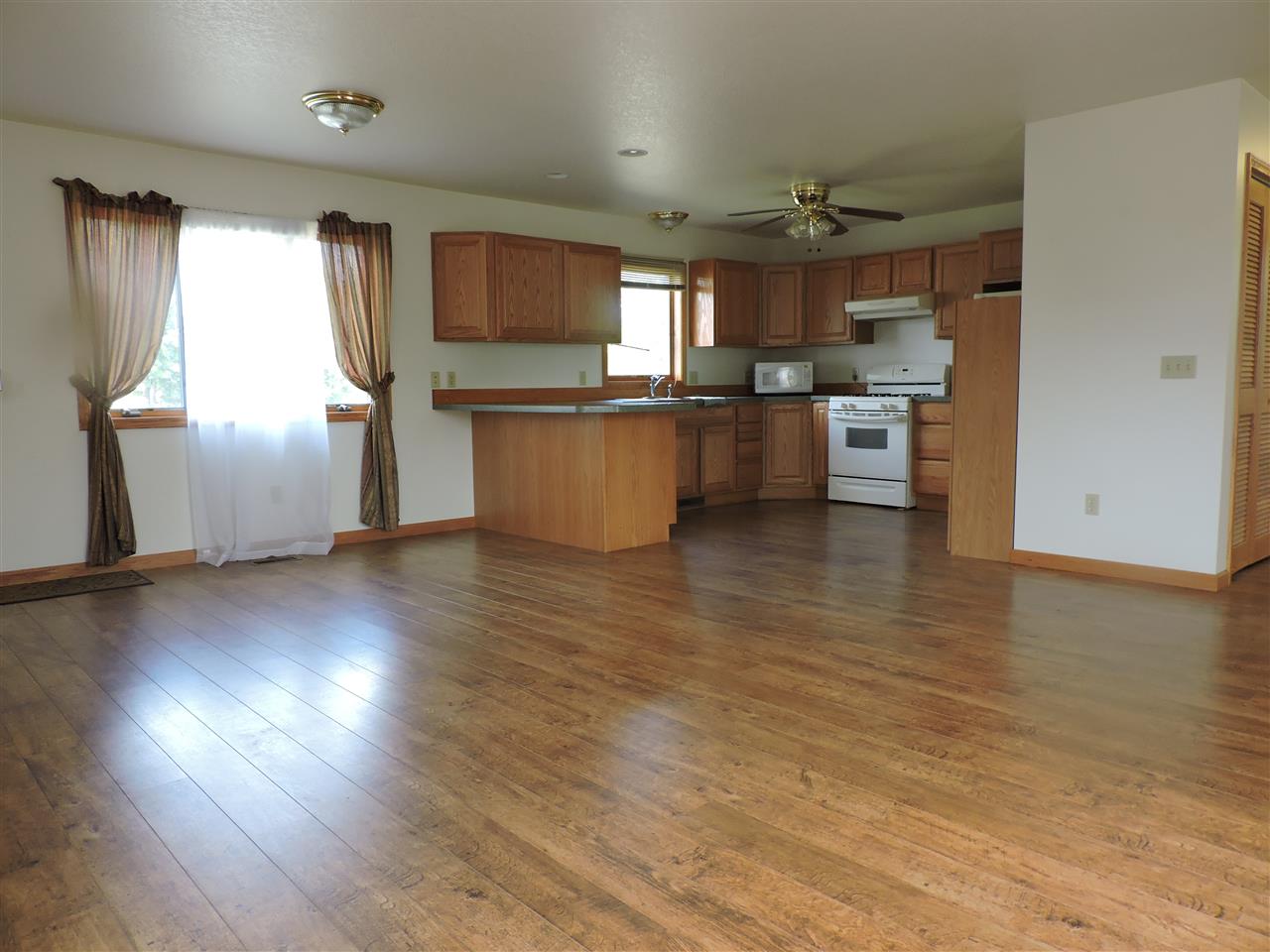 8395 Southwest County Line Road Blanchard, MI 49310 - Photo 10 of 36 1815562-11.JPG