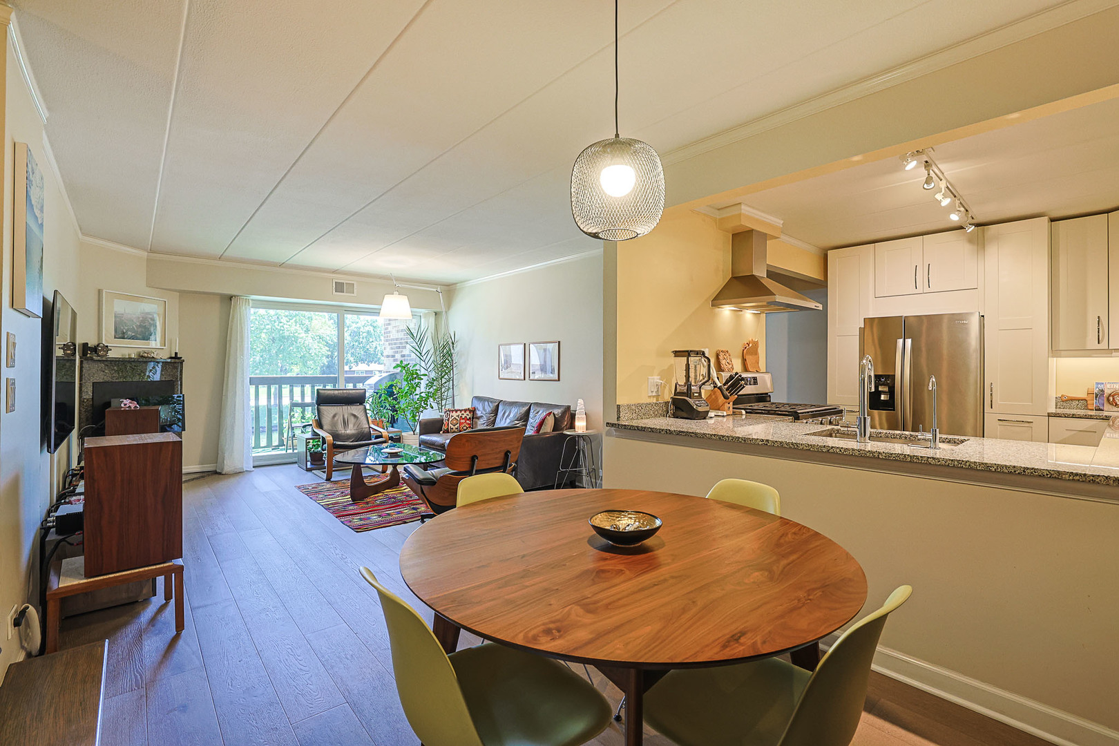 527 Cumnor Road, Unit 208 Westmont, IL 60559 - Photo 5 of 34