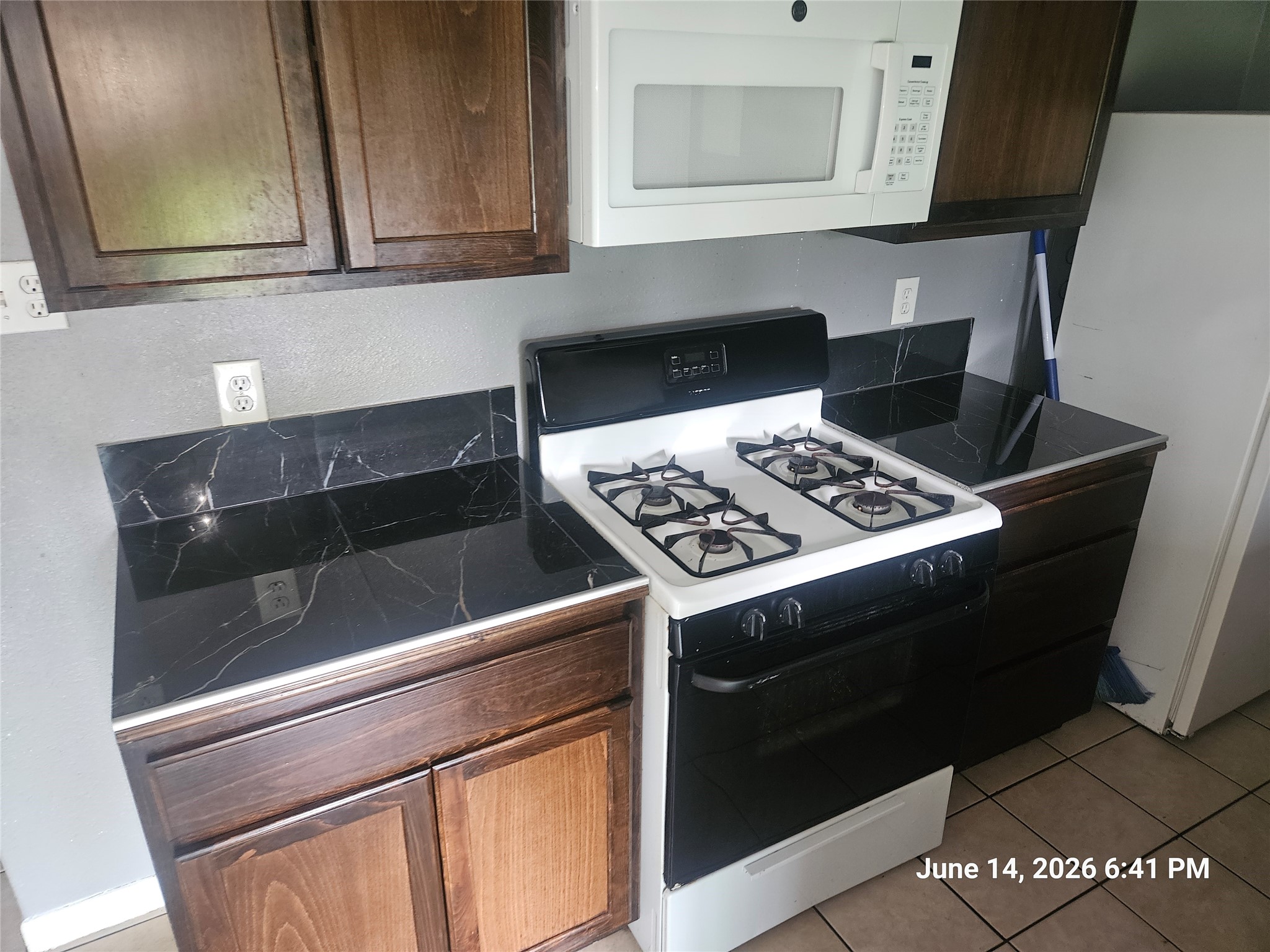 1534 Tarberry Road Houston, TX 77088 - Photo 6 of 16