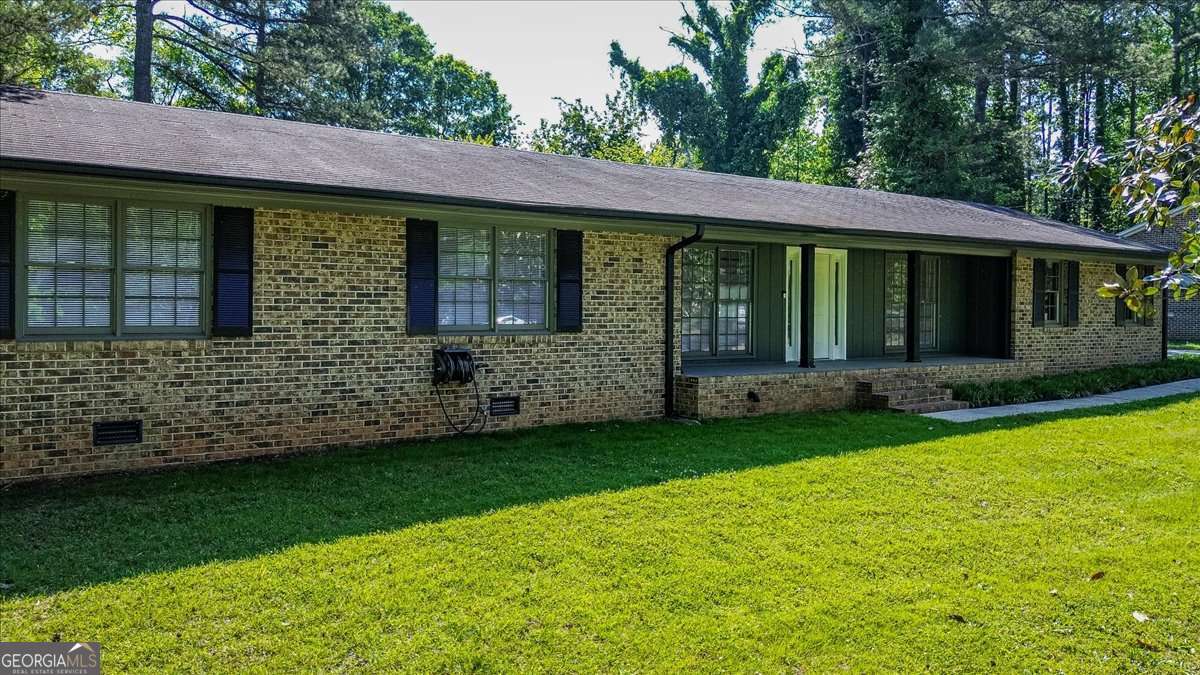 148 Bunker Drive Athens, GA 30607 - Photo 1 of 38 a view of a house with garden