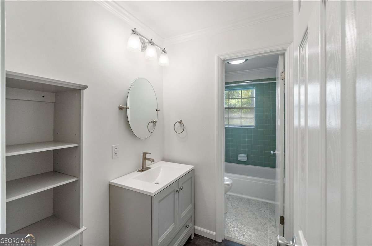 148 Bunker Drive Athens, GA 30607 - Photo 20 of 38 a bathroom with a sink a toilet and shower