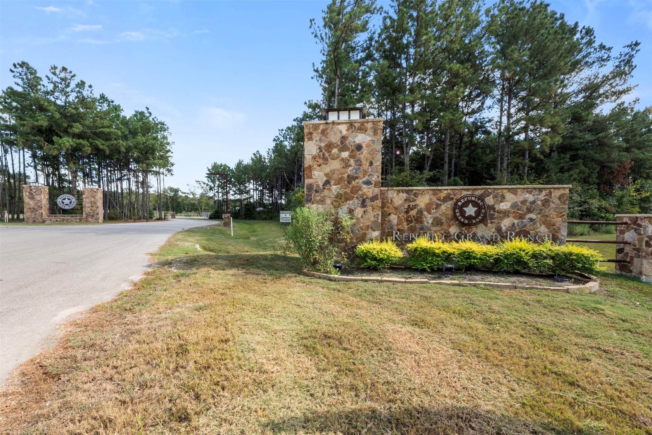 15896 Ridge Oak Road Willis, TX 77378 - Photo 6 of 23 a view of a yard with plants and trees